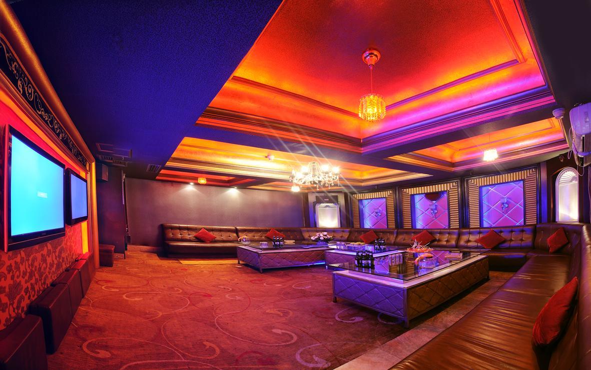 Urumqi Jingu Hotel Exterior photo